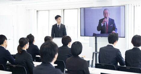 保険会社の保守的な研修を劇的に改善する！対面とオンライン「ハイブリッド型研修」の秘訣を伝授